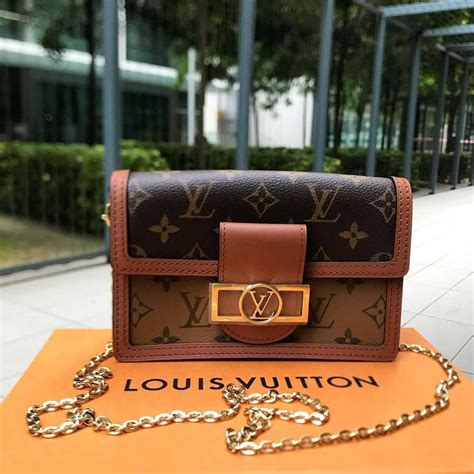 louis vuitton wallet hanging from belt|louis vuitton dauphine chain wallet.